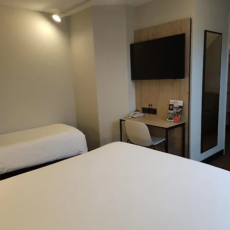 Ibis Creil Sur Oise Otel