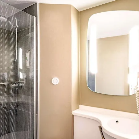 Ibis Creil Sur Oise Otel